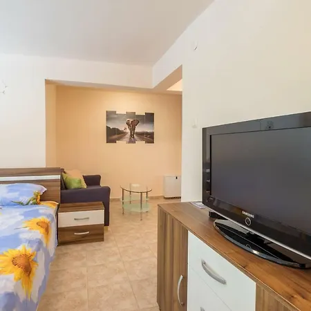 Appartamento Affordable, Clean, Spacious Studio In Center